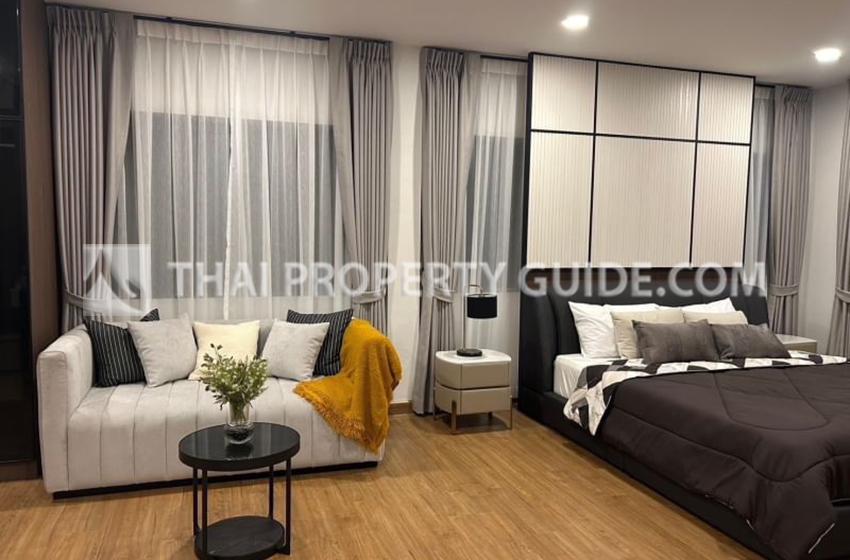 House with Shared Pool in Bangnatrad 